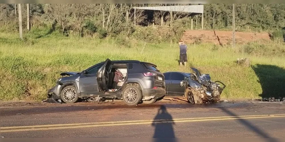 Colisão frontal aconteceu no KM 182 e envolveu dois carros