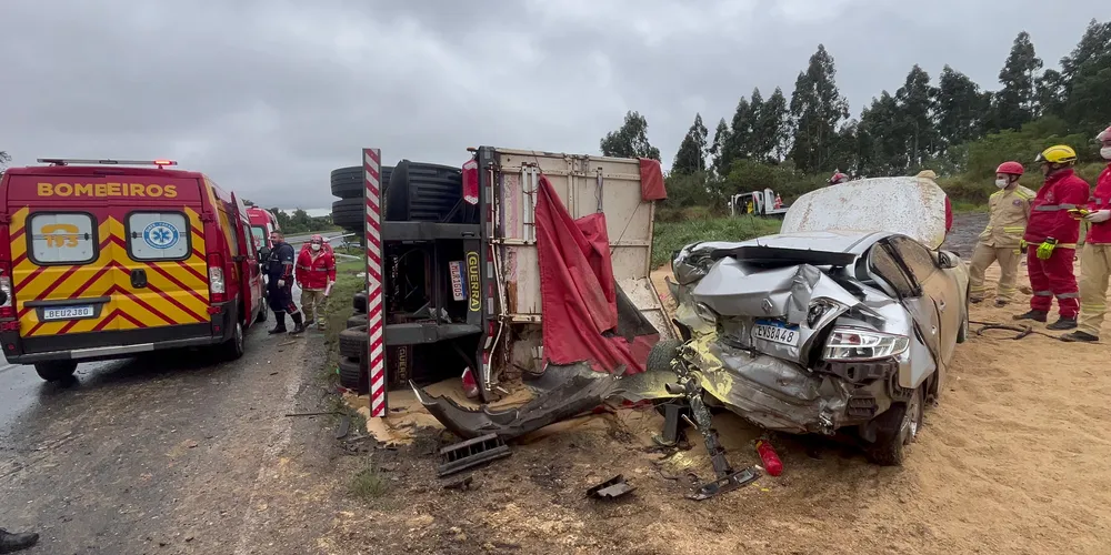 Acidente aconteceu no KM 451, por volta das 11h da manhã