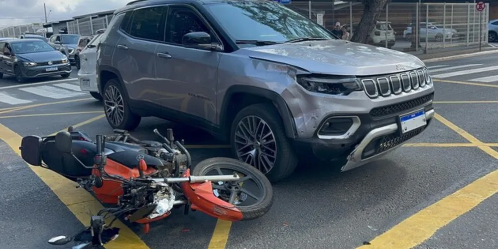 Batida aconteceu na Vila Estrela; trânsito segue em meia pista no local