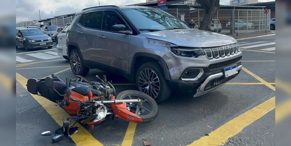 Batida aconteceu na Vila Estrela; trânsito segue em meia pista no local