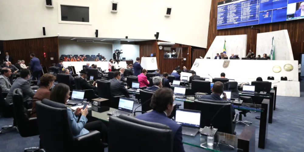 O projeto de lei 53/2020 trata sobre a obrigatoriedade de assinatura física de idoso para contratação de serviços de operação de crédito, firmados por meio eletrônico ou telefônico