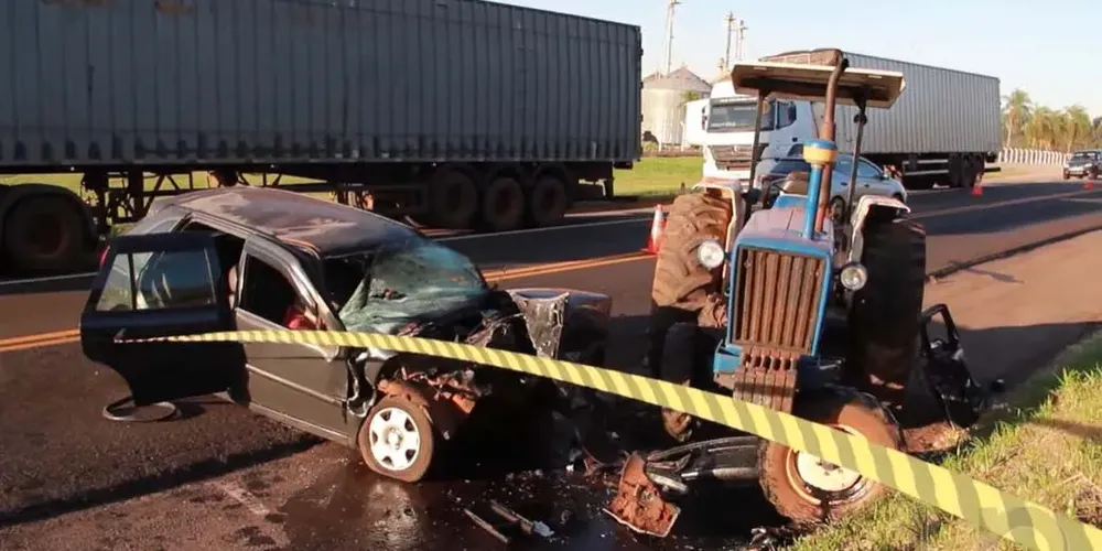 O trator teria invadido a pista contrária