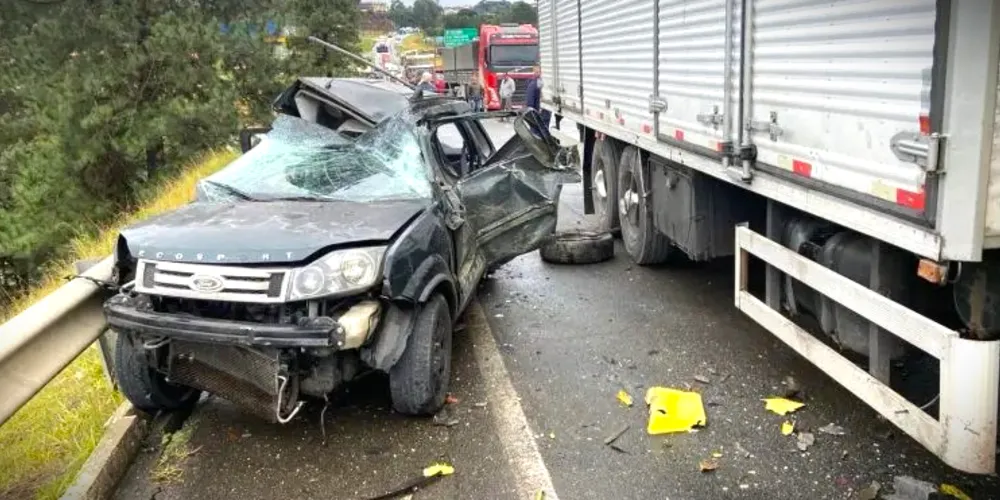 Colisão aconteceu a poucos metros do viaduto da rodovia dos Minérios