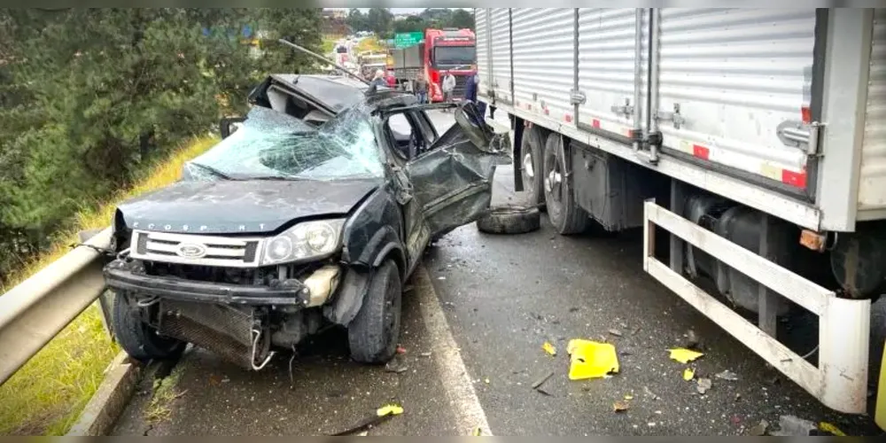 Colisão aconteceu a poucos metros do viaduto da rodovia dos Minérios