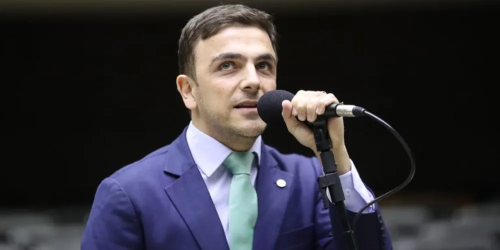 Aliel Machado em discurso na câmara