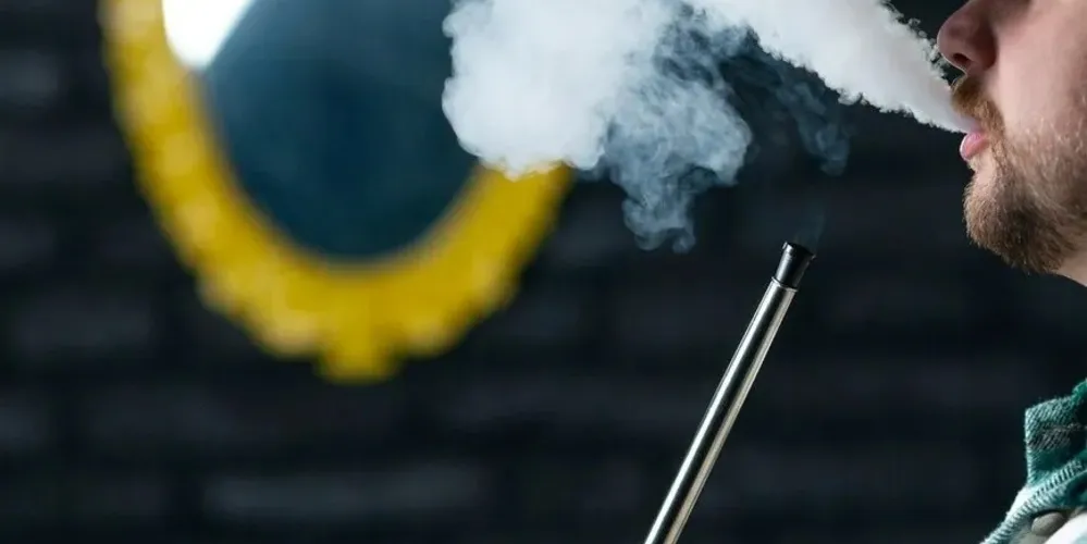 Dois tiros atingiram o rapaz - um no pé e outro no abdômen