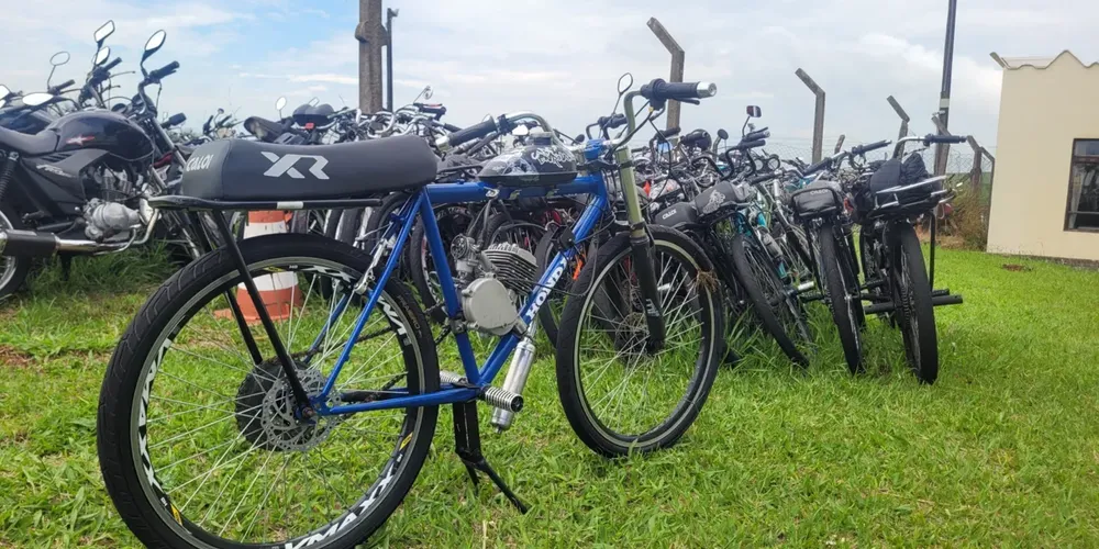 O idoso relatou que as bicicletas motorizadas estavam 'perturbando'