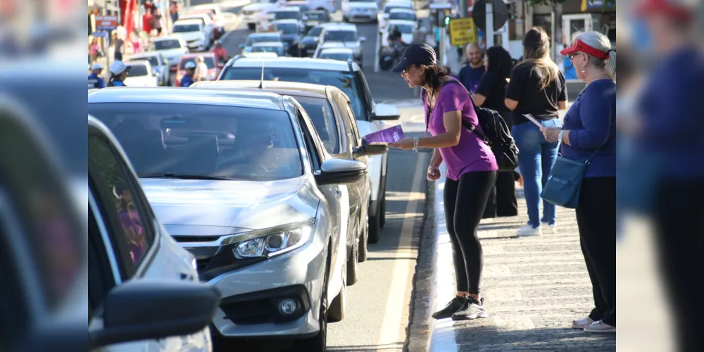 A Prefeitura de Ponta Grossa realizou blits educativa.