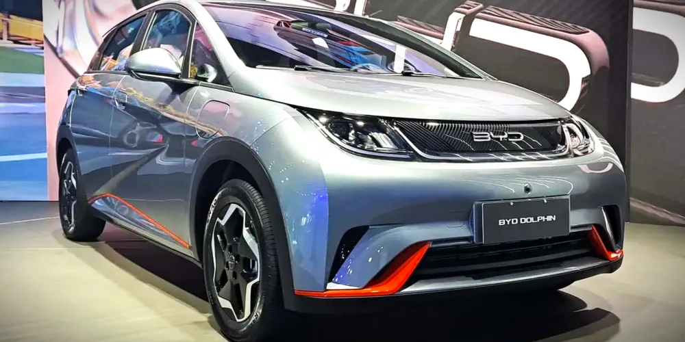 BYD Dolphin tem direção elétrica, ar-condicionado e centra multimídia
