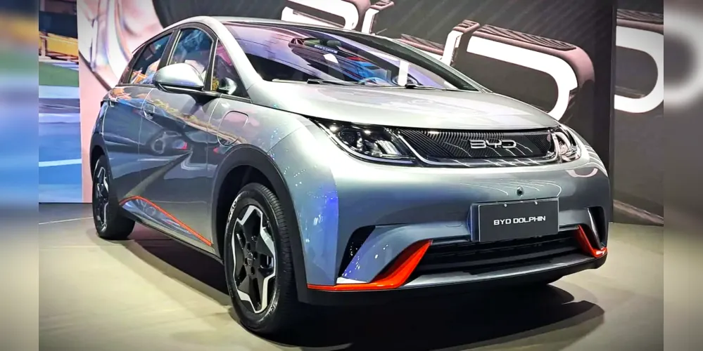 BYD Dolphin tem direção elétrica, ar-condicionado e centra multimídia