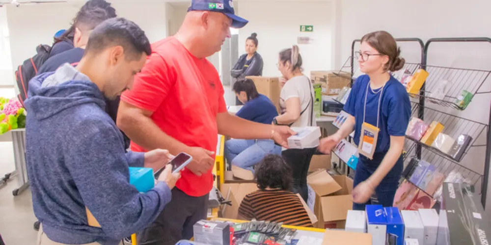 Mais de duas mil pessoas passaram pelo bazar promovido pela Universidade Estadual de Ponta Grossa (UEPG)