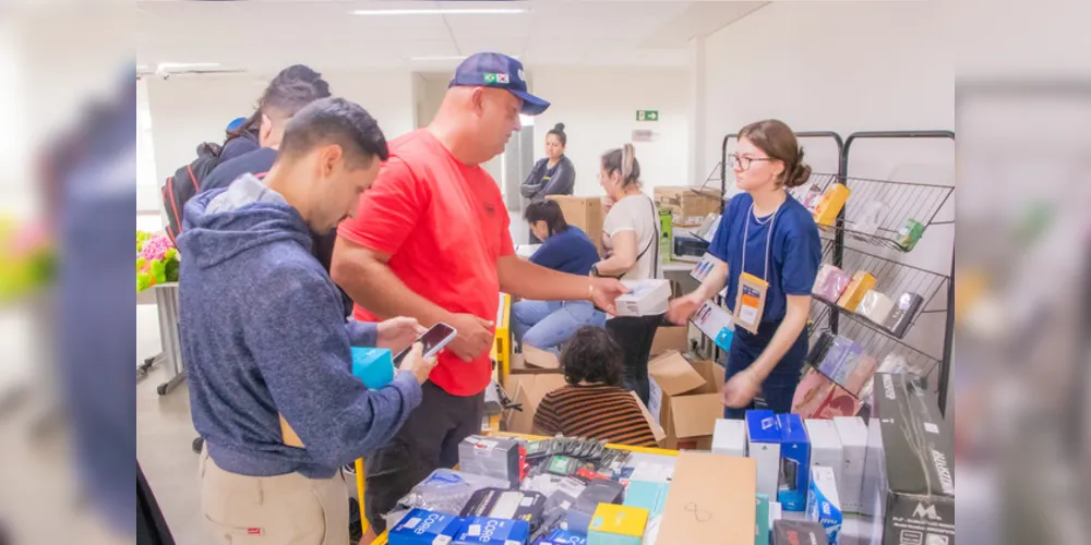 Mais de duas mil pessoas passaram pelo bazar promovido pela Universidade Estadual de Ponta Grossa (UEPG)