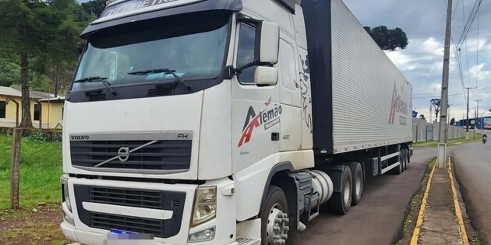 Veículo foi roubado em Curitiba