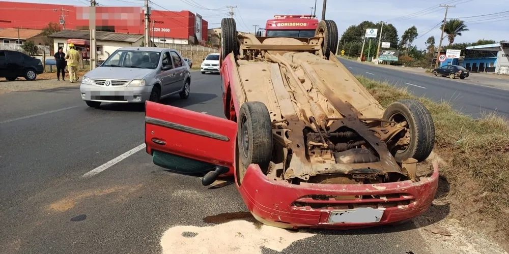 Veículo capotou no KM 175 da BR-373