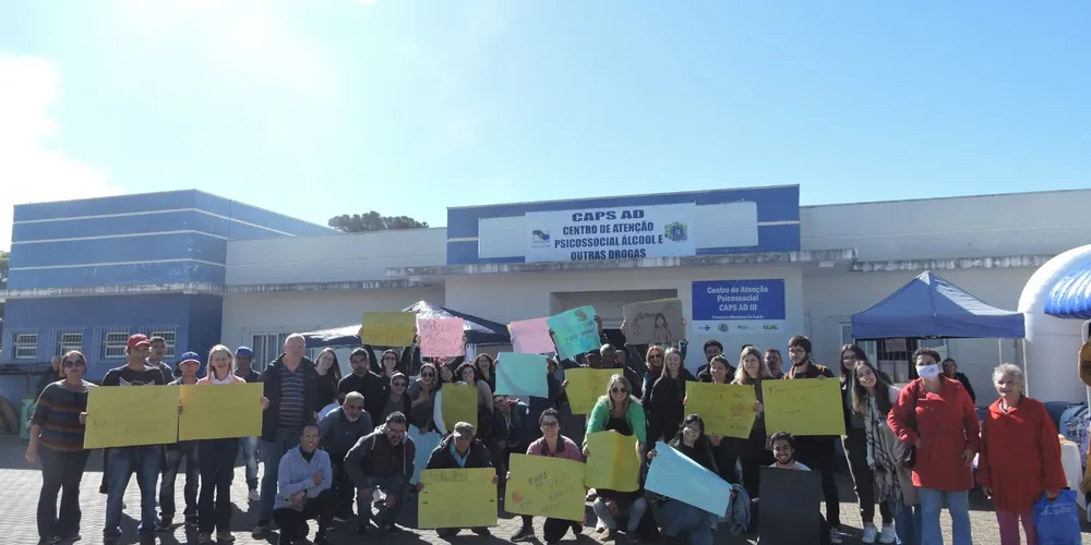 CAPS-Ad, localizado em Uvaranas, receberá apresentações culturais e o Ônibus da Vacina nesta quinta