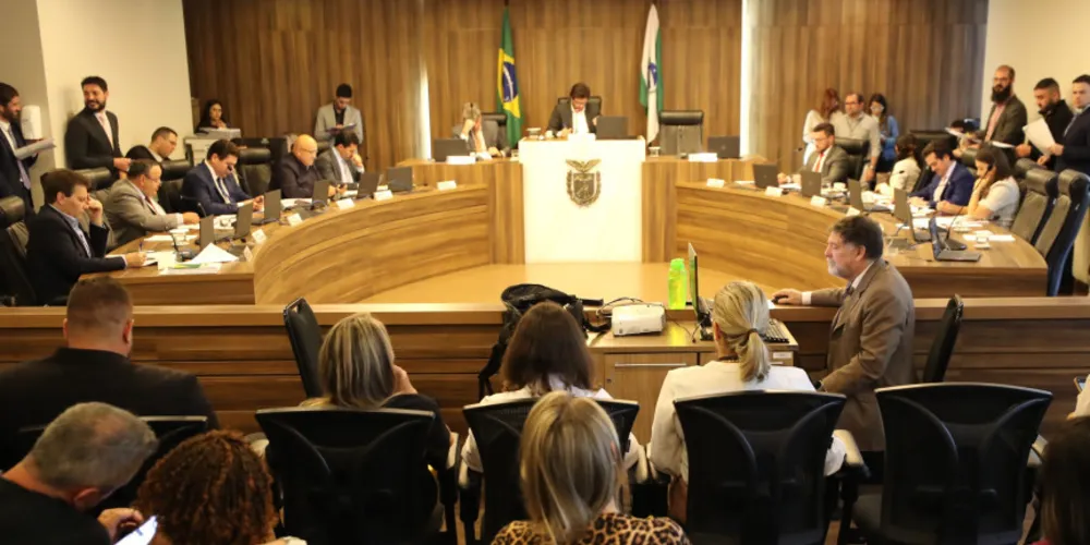 Reunião ocorreu no início da tarde desta terça-feira (11), no Auditório Legislativo