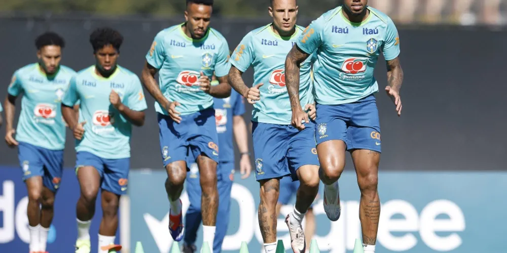 Dorival Júnior testou o time titular no último sábado (22)