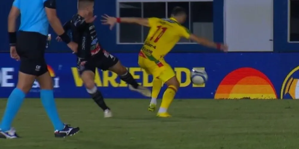 Lance aconteceu no segundo tempo da partida