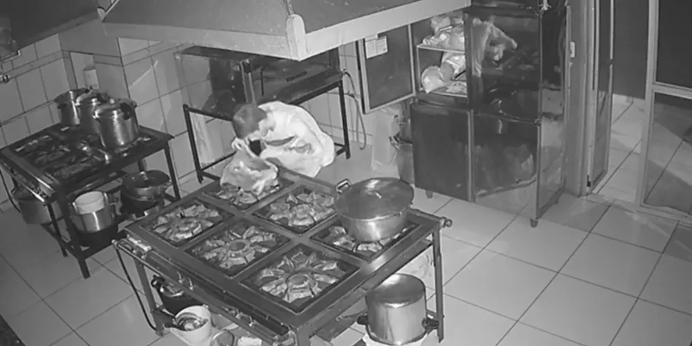 O suspeito ainda não foi encontrado