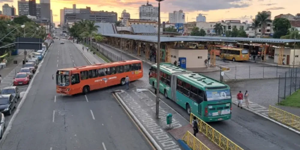 A comunicação da rescisão deverá ser realizada com antecedência mínimo de 30 dias