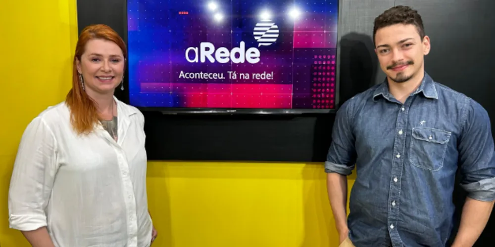 Luciane Rosas, chefe do núcleo regional de Ponta Grossa da Secretaria de Estado do Turismo e Leonardo Rogoski, residente técnico