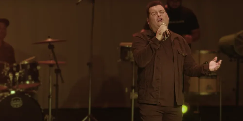 Clipe foi gravado no Cine Teatro Ópera