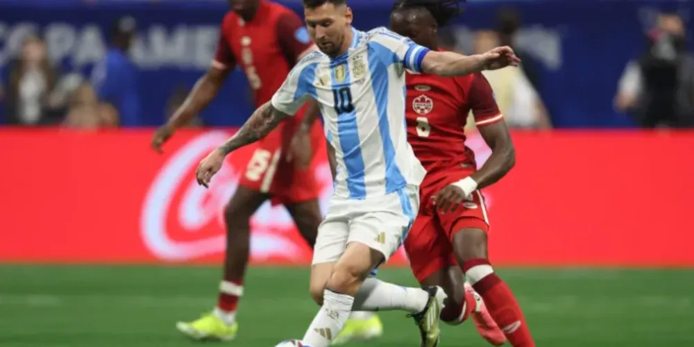 Lionel Messi, pela Argentina, enfrentando o Canadá na fase de grupos da Copa América
