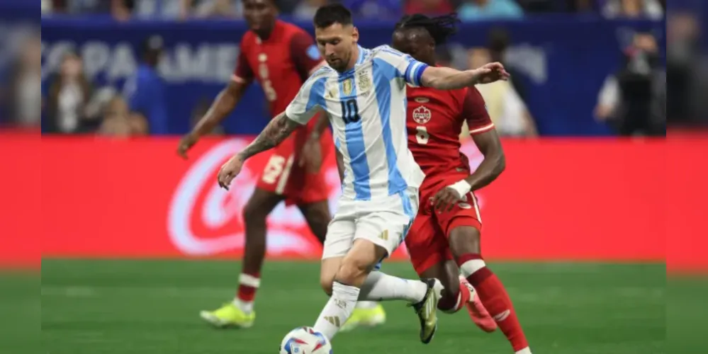 Lionel Messi, pela Argentina, enfrentando o Canadá na fase de grupos da Copa América