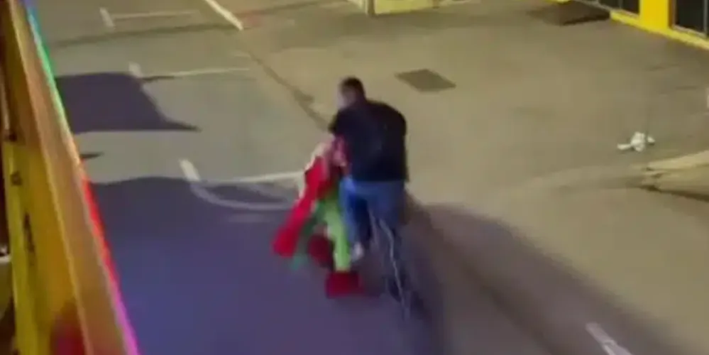 Fofão foi surpreendido por um ciclista que passava pelo local