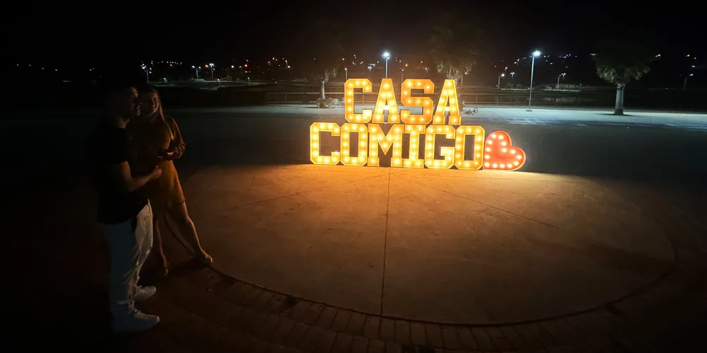 Pedido de casamento aconteceu na véspera do 'Dia dos Namorados'