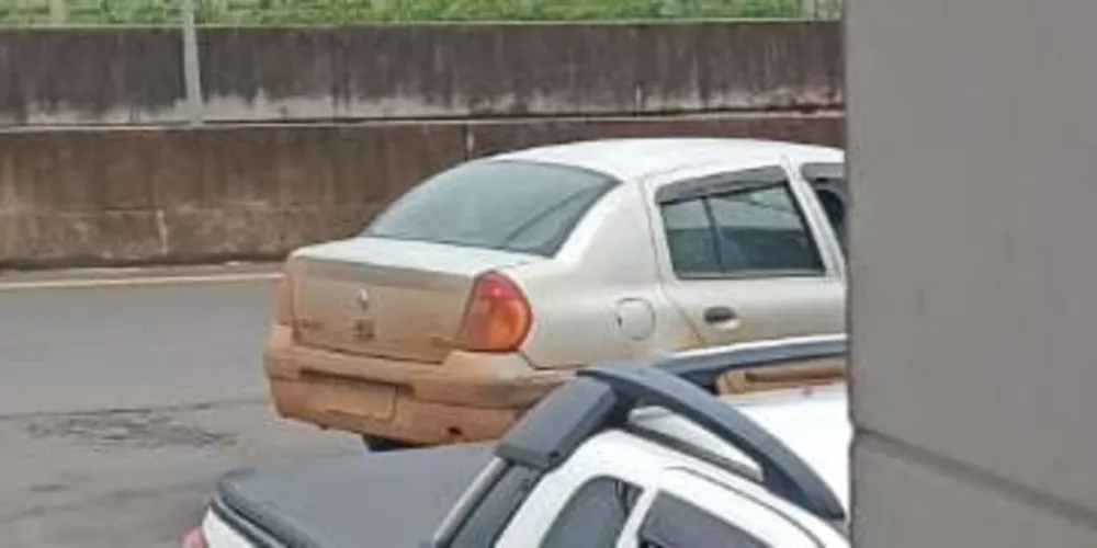 Clio teria sido furtado na manhã dessa sexta-feira (24)