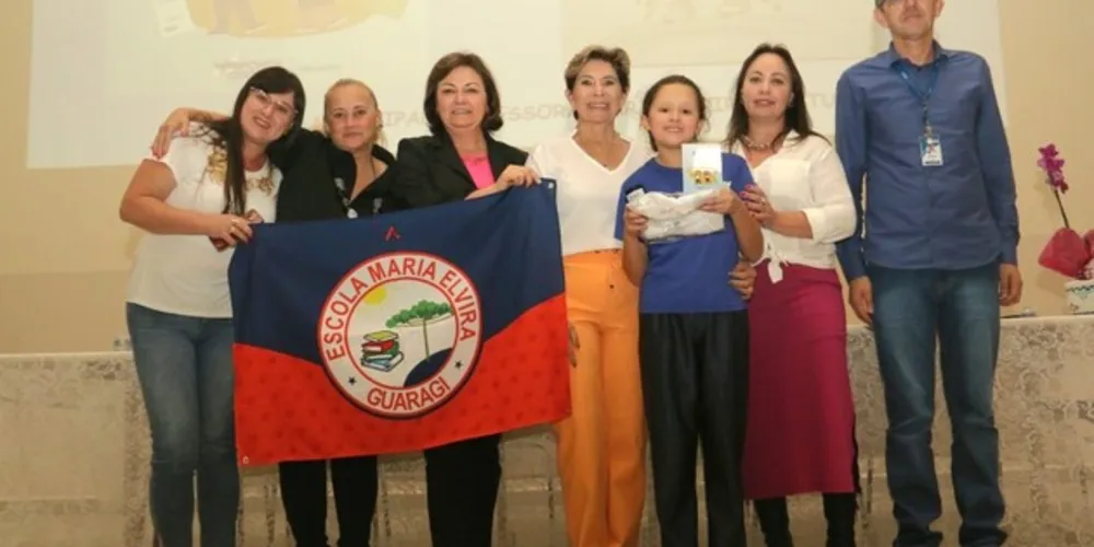 Conforme a secretária de Educação, professora Simone Pereira Neves, o programa atende do 1º ao 5º ano do Ensino Fundamental em Ponta Grossa