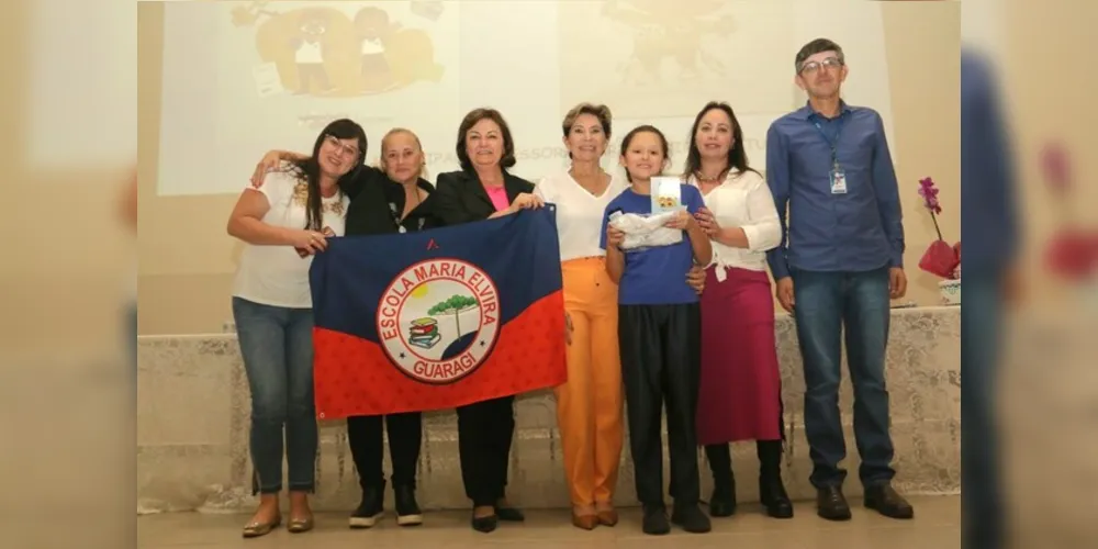 Conforme a secretária de Educação, professora Simone Pereira Neves, o programa atende do 1º ao 5º ano do Ensino Fundamental em Ponta Grossa