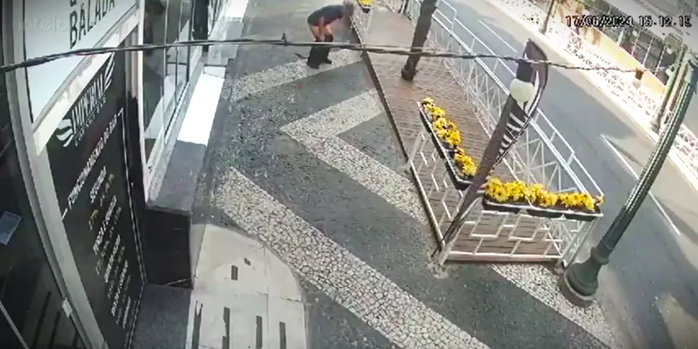 Imagem mostra exato momento da situação inusitada