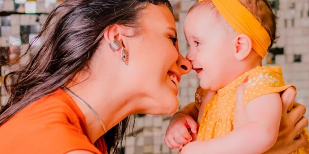 Brunna Santiago é mãe de Joana