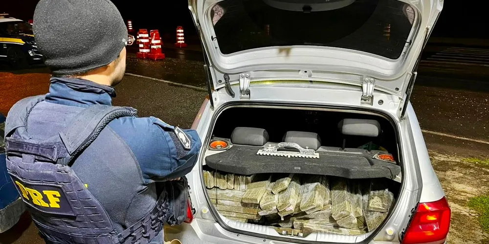 Droga estava dentro de um veículo modelo Gol