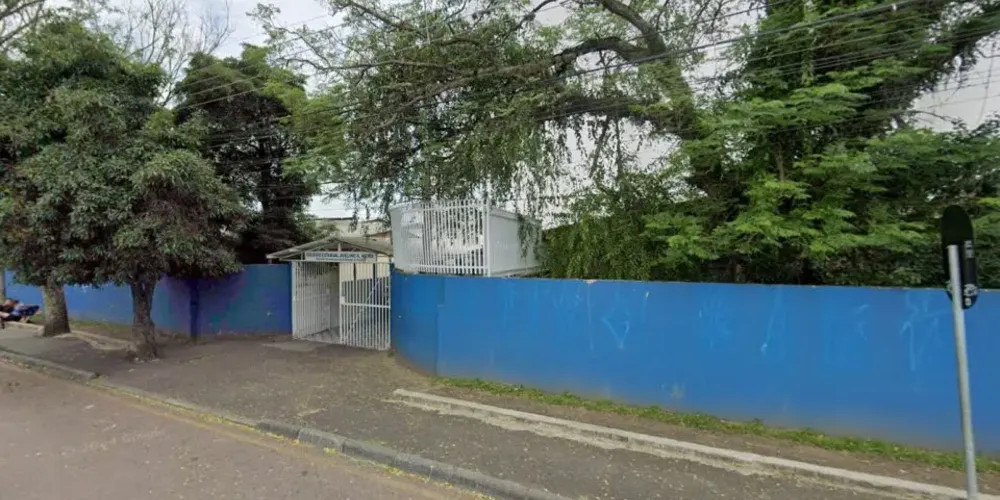 Escola fica no bairro Fazendinha, em Curitiba
