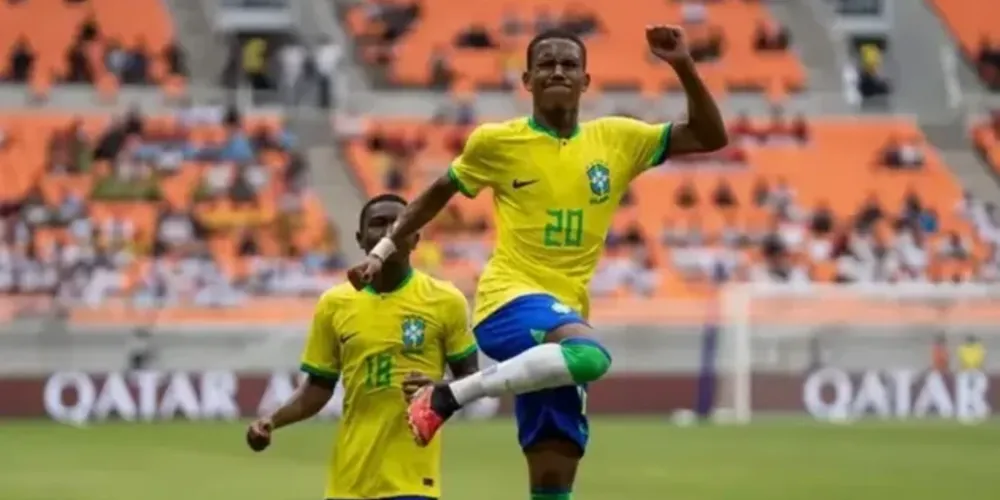 Estêvão em ação pela Seleção Brasileira