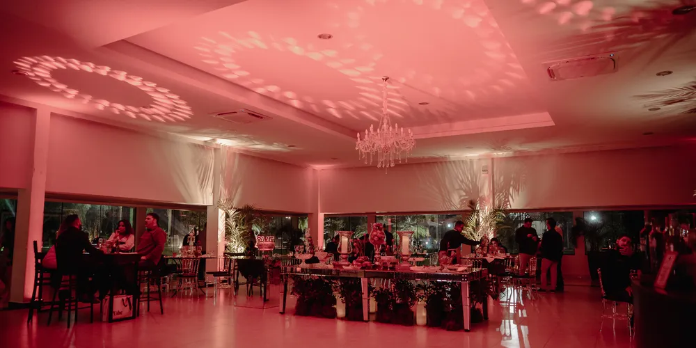 Em uma noite onde o amor permeava cada detalhe, a ação Sintonia 2024 da coluna RC brilhou intensamente.