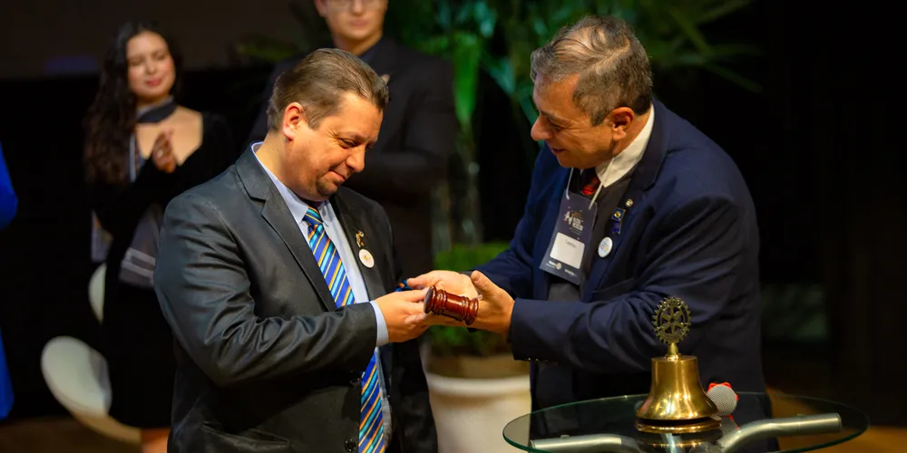O governador também fez um convite especial para aqueles que têm interesse em conhecer o Rotary