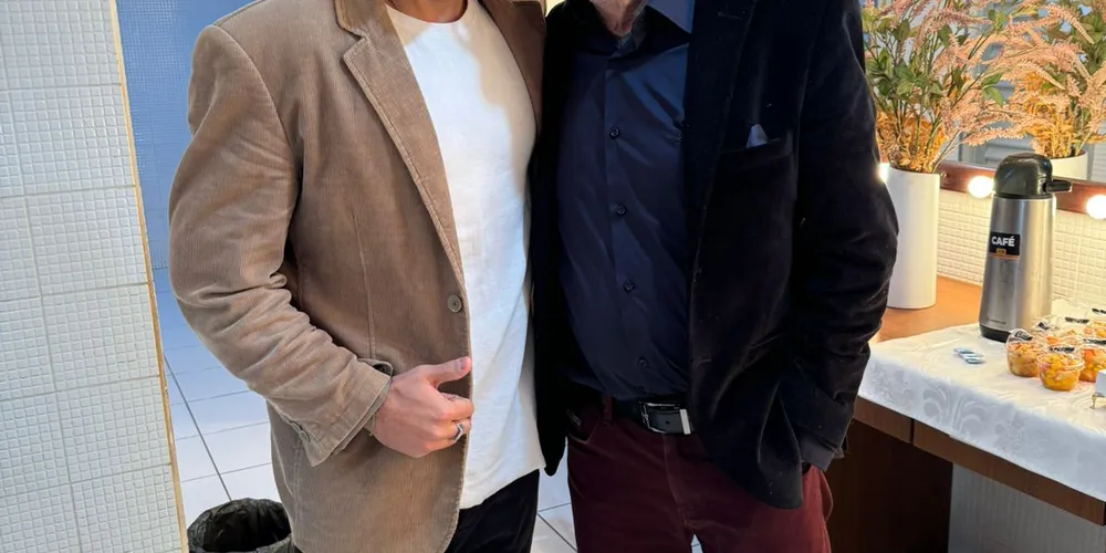 Moacyr Franco convidou o cantor ponta-grossense Silvio Prandel para uma performance.