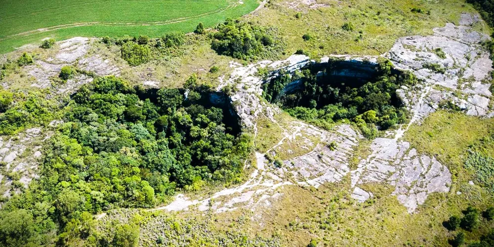 Furnas Gêmeas é um dos atrativos da atividade de turismo