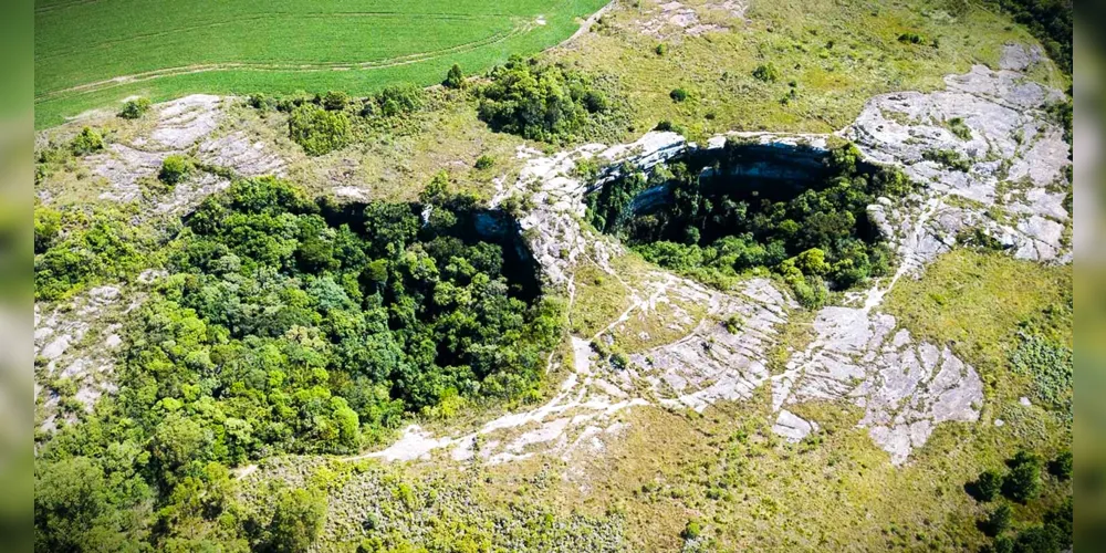 Furnas Gêmeas é um dos atrativos da atividade de turismo