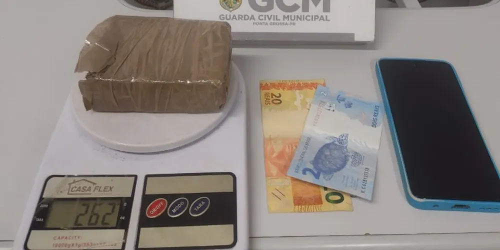 Itens apreendidos foram levados para a delegacia