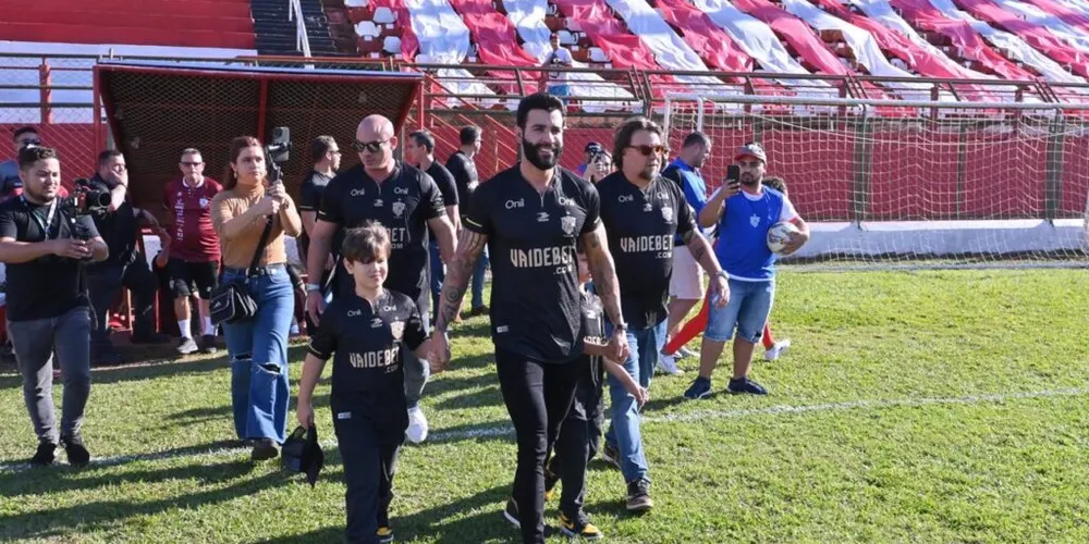 Músico vestiu a camisa do Atlético Clube Paranavaí