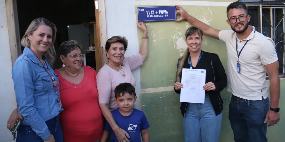 Em cerimônia realizada na última quinta-feira (4), foram entregues 10 placas aos moradores do Borsato