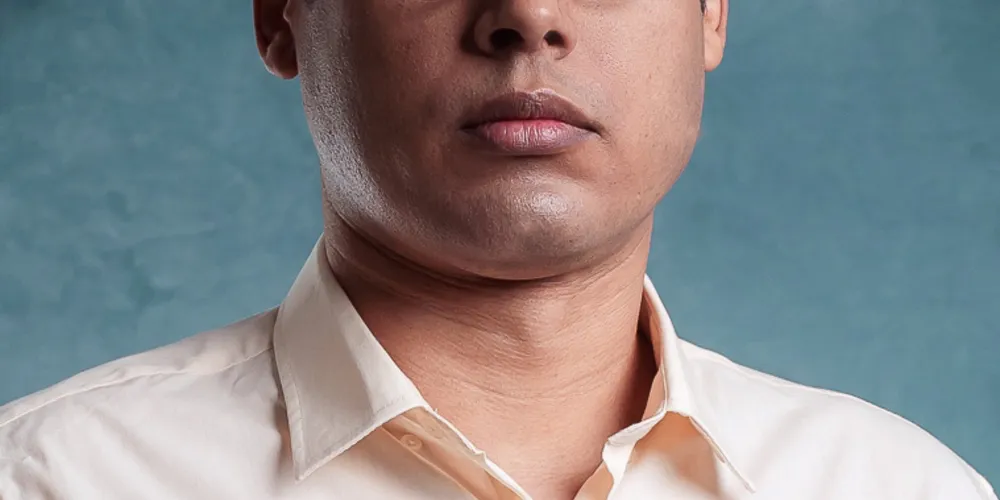 Helton Costa é doutor em Comunicação e Linguagens, mestre em Comunicação, especialista em Estudos da Linguagem e em Arqueologia e Patrimônio