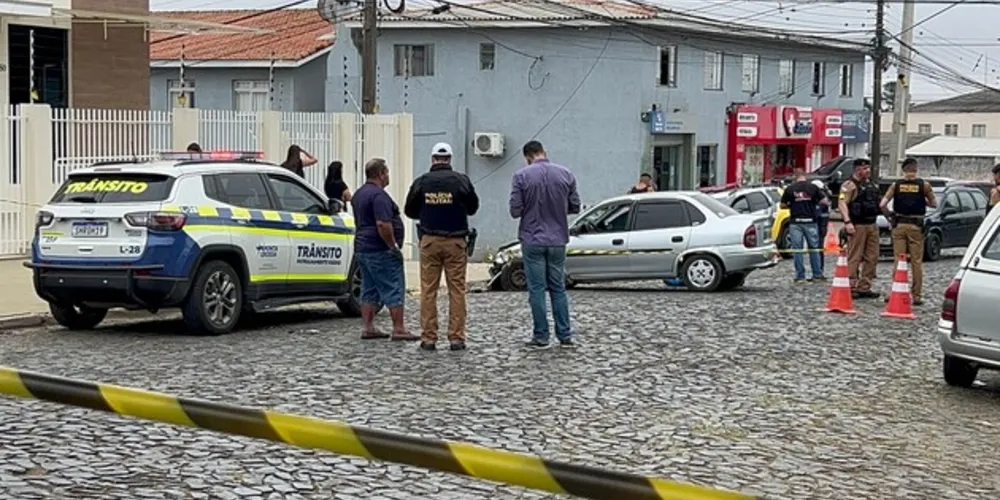 Motorista bateu em outros dois carros que estavam estacionados