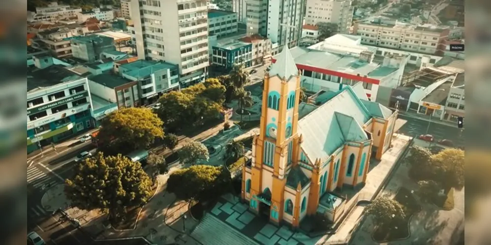 Praça Barão de Guaraúna fica no Centro de Ponta Grossa