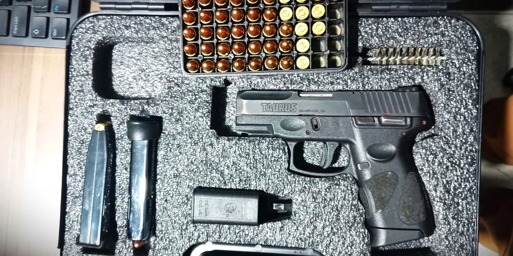 Armamento foi entregue pelo morador de uma residência